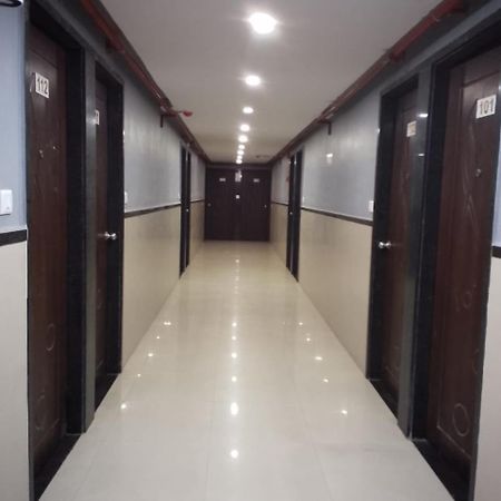 Infinity Rooms & Banquet 수라트 외부 사진