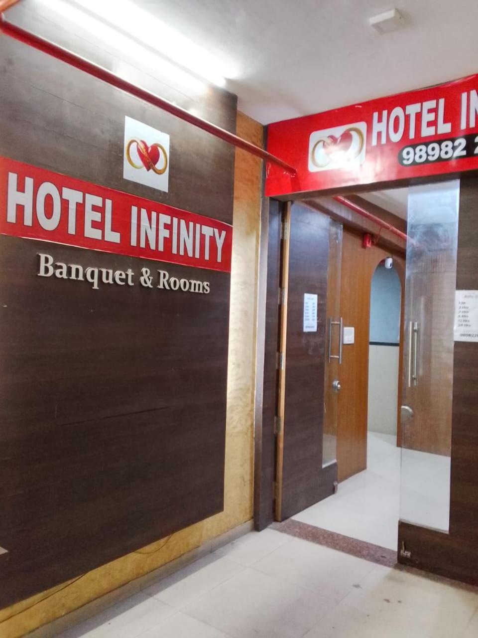 Infinity Rooms & Banquet 수라트 외부 사진